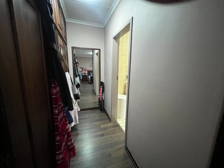 5 Bedroom Property for Sale in Van Der Hoff Park North West